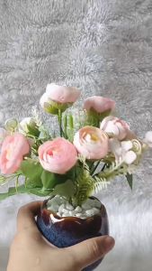 Chậu hoa hồng trà cao cấp VI145 (hoa lụa chậu cao khoảng 21cm chậu sứ đường kính 8 cm) chậu hoa để bàn trang trí