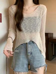 เสื้อยืดแขนยาวผ้าไหมน้ำแข็งทรงหลวมคอวีสำหรับผู้หญิงในช่วงฤดูร้อน เสื้อคลุมกันแดดทรงสั้นไม่สมมาตร เสื้อคลุมกันหนาวแบบถัก เสื้อคลุมกันหนาวแบบสวมหัว