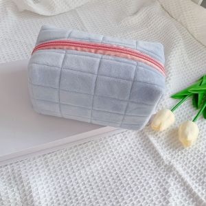 Soft Plaid Polyester Makeup Bag - Large Capacity Odorless Travel Makeup Bag with Zipper for Brushes and Storage