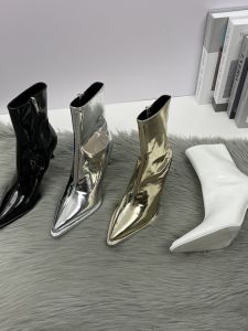 รองเท้าบูทส้นสูงทรงหัวแหลมสไตล์ฝรั่งเศสย้อนยุคพร้อมซิปด้านข้างสำหรับผู้หญิง รองเท้าบูทแฟชั่นฤดูใบไม้ร่วง 2024 ทรงหัวแหลม ส้นสูง วัสดุหนัง