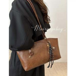 Retro French Bread Underarm Bag Womens Winter New High Quality Tote Bag Commuter Handbag Single Shoulder Bag Versatile