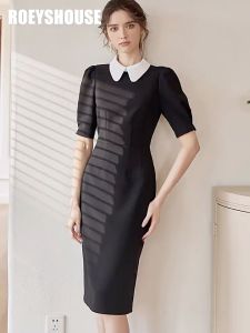 Đầm đen trơn dáng ôm bút chì phối cổ sơ mi trắng tay ngắn