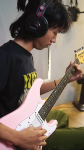 Bundling Gitar Listrik Stronger (SSS) dengan Wireless Jack Guitar