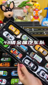 Đồ chơi toy hộp xe container chứa 48 xe đủ loại kèm bảng đường giao thông mô phỏng đường phố như thật