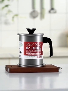 หม้อกรองน้ํามัน หม้อเก็บน้ํามัน อลูมิเนียม พร้อมฝาปิดและตะแกรงกระชอนกรองกาก ขนาด 1.4 L