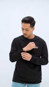 Otsky Kaos Lengan Panjang Small Logo: Kualitas Terbaik untuk Acara Sehari-hari