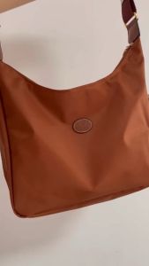 100% แท้ Official Store ของแท้ ขาตั้งกล้องสี Bean Series กระเป๋ากระเป๋าไนล่อนสะพายไหล่ผู้หญิงขนาด33*27*13 00% ต้นฉบับ