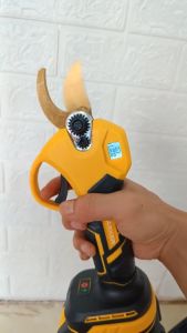 Kéo cắt cành dùng pin  kéo pin cắt cành STARKER công nghệ Đức  chuyên dụng cho thợ  BH 6 tháng