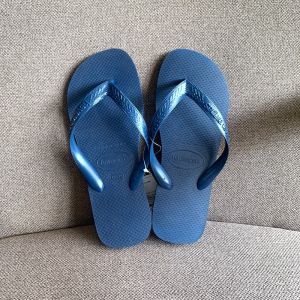 รองเท้าแตะส้นแบนกันลื่นสำหรับผู้ชายและผู้หญิง Havaianas รองเท้าแตะชายหาดแบบสวมสบายสำหรับคู่รักในช่วงฤดูร้อน