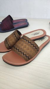 Sandal teplek wanita bahan kulit sintetis alas karet non slip sandal wanita harian