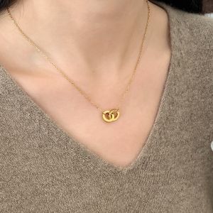 Luxurious Gold Double Ring Necklace Ladies Simple Elegant Choker Skeleton Chain Fashionable Sweater Accessory Titanium Steel