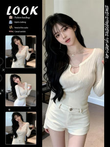 V-Neck White Stretchy Fitted Slimming Knit Top