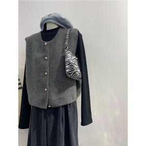 Elegant round Neck Single Button Knitted Vest Womens Autumn Winter New Style Layered Loose Versatile Shoulder Top