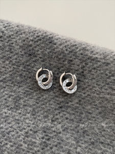 Exquisite Double Ring Diamond Embedded Earrings Luxury Sensation Ear Cuffs Fashionable Jewelry for Women Fresh out New Style