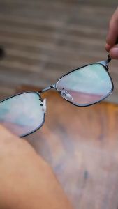 Pembersih Kacamata DFLEX: Pembersih Kaca Mata Efektif & Mudah Digunakan