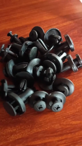 chốt nhựa ô tô đinh tán nhựa ô tô đinh nhựa ô tô size lớn cho mọi xe ô tô 20pcs