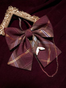 เนคไทลายปลาสีแดงสำหรับสอบสูง JK Original คาดคอผ้าไหมลายตารางสีสันสดใส ทรงลำลอง ฤดูใบไม้ร่วง 2025 กล่องของขวัญ