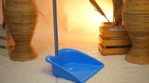 DRAGON Pengki Floren Serokan Sampah 72 Cm Gagang Panjang Dustpan Serbaguna DRGM-PP832 Warna Random