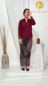 Nusa Kebaya Setelan Kebaya Widuri Model Kartini Brokat Lengan Panjang Rok Plisket Batik Kebaya Floy Brokat
