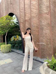 🖤กระแสมาแรงสุดๆ เซท3ชิ้น เกาะอกผ้าลูกไม้ตัวยาว ตีเกร็ด ผ่าหน้า พร้อมสายผูกคอ  ป้ายThanyathep ลูกไม้ยืดไม่คัน ทรงสวยมาก ดีไซน์ชุดคือดี  มาพร้อมกางเกงขายางมีซับใน  เซ็กซี่ ขยี้ใจ ชุดนี้บอกเลยคุัมสุดๆ แถมคัตติ้งก็เป๊ะปัง ต้องจัดค่าา🖤🤍😎  Size : freesize อ