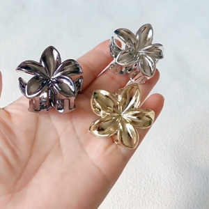 Jepit Rambut Bunga Kamboja Kecil Mengkilap Cute Blossom Shine Mini Hair Claw Korean Fashion Style