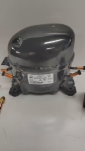 ดีเซลคอมเพรสเซอร์ตู้เย็น/ตู้แช่ DONPER L76CZ รุ่นใหม่ล่าสุด ใช้น้ำยา R134a กำลังไฟ 170 วัตต์ ปริมาณความเย็น 215 วัตต์ เหมาะสำหรับตู้เย็น/ตู้แช่ขนาด 350-450 ลิตร ทนทาน ประหยัดไฟ ส่งด่วนทั่วประเทศ