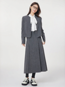 Short Commute Suit Set for Petite Women