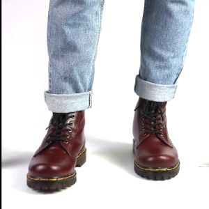 Sepatu Boots Dr Martens 8 Lubang / Hole Warna Merah Maroon Marun Material Kulit Sapi Enak dan Nyaman Casual Mid-Calf Boots Garansi Tukar Size Pengiriman Cepat Dan Aman - Lazada