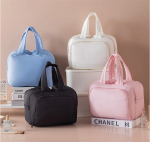 กระเป๋าเครื่องสำอางพกพาขนาดใหญ่ น้ำหนักเบา สำหรับผู้หญิง กระเป๋าจัดระเบียบอเนกประสงค์ กระเป๋าใส่เครื่องสำอาง กระเป๋าใส่ของใช้ในห้องน้ำ