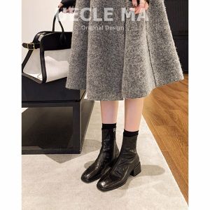 รองเท้าบูทสั้นหนังวัวสำหรับผู้หญิง 2025 ฤดูใบไม้ร่วง/ฤดูหนาว รองเท้าบูทเชลซีส้นสูงแบบสั้น สไตล์ฝรั่งเศส รองเท้าบูทสไตล์มาร์ติน