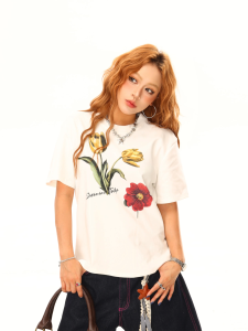 T-Shirt Wanita Lengan Pendek - Desain Bunga Vintage Amerika Katun Tipis Bernapas Gaya Korea Streetwear Oversize Slim Fit 2025 Baju Kasual Ukuran Besar Kerah Bulat Manis & Eksklusif Modis Pakaian Tops Slip-on Nyaman Womens Clothing Serbaguna