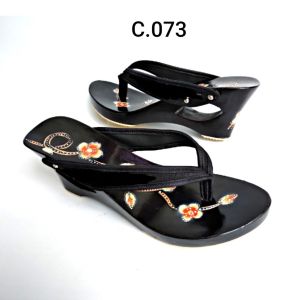 KERAJINAN SANDAL KELOM TASIK