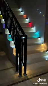 Lampu LED Outdoor Dekorasi Hias Anak Tangga Pagar Sisi Jalan Taman Lampu Solar Sudut Siku Tenaga Surya