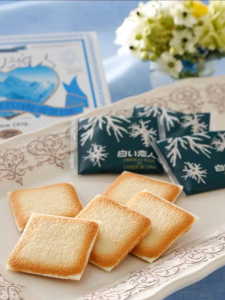 White Lovers Chocolate Heart Biscuit Gift Box Japanese Imported Snacks Heart-Shaped Pastry for Valentines Day And Year-End Gifts