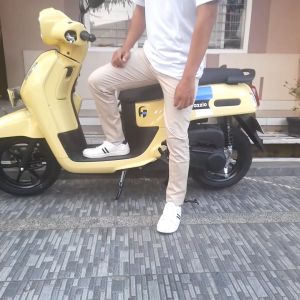 GIDANI - CELANA CHINO PANJANG PRIA CREAM SLIMFIT BRAND GIDANI