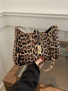 กระเป๋าสะพายข้างทรงสี่เหลี่ยมเล็กแบบลำลองทันสมัย ​​กระเป๋าสะพายข้างลายเสือดาวแบบลำลองสำหรับผู้หญิงในฤดูใบไม้ผลิปี 2025