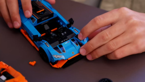 LEGO SPEED CHAMPIONS 77238 Đồ Chơi Bộ Lắp Ráp Bộ Đôi Siêu Xe Lamborghini Revuelto Và Huracán (607 chi tiết)