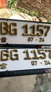 Plat Nomor Mobil Custom Akrilik Timbul FONT BARU FE LANCIP SILVER GOLD GRATIS COVER Merk Mobil Tambah Nama