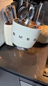 SMEG high-end cutlery set 4-piece stainless steel dinner cutlery modern style rust-resistant perfect for family dinners