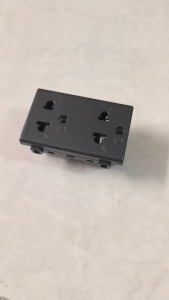 Chang ปลั๊กกราวคู่ ตราช้าง รุ่น PG-855CB สีดํา iModern รุ่นมีม่านนิรภัย