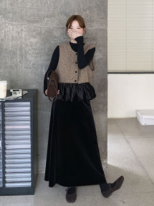 Black French Gentle Fragrance Style Womens Three-Piece Set Vest Sweater Mini Skirt Fashionable Retro Autumn New Arrival