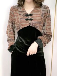 เสื้อเชิ้ตผู้หญิงแขนยาวทรงสลิมฟิตพิมพ์ลายสุดหรูสไตล์วินเทจสำหรับฤดูใบไม้ร่วง กระดุมสไตล์เกาหลี เสื้อเชิ้ตคอวี