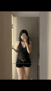 Áo Croptop Chấm Bi Nữ Thiết Kế Cổ Yếm Hiện Đại Dễ Phối Đồ