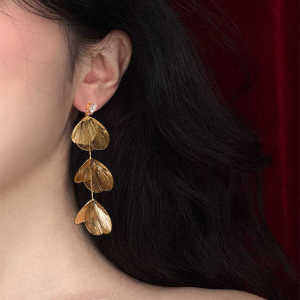 Elegant Silver Thread Butterfly Wing Ear Cuffs for Women No Piercing Required Fashionable Summer High-End Feel round Face Suitable