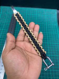 กำไรข้อมือถักเชือก PARACORD 4mm. มีสเก็นปรับความสั้น-ยาวได้3ขนาด ถักจากเชือกพาราคอด PARACORD550