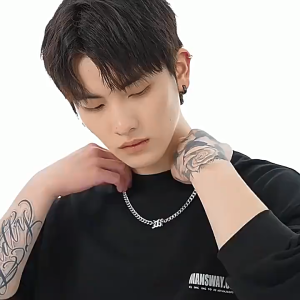 Kalung Rantai Letter M Titanium Pria Model Rantai Liontin Hiphop Terbaru Anti Karat 2025