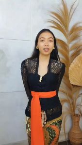 Setelan Kebaya Brokat Korean Lace Mona dan Bawahan Kamen Moscrepe Songket Batik Free Selendang Pengantin Pesta Wisuda Modern Bali