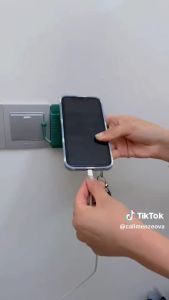 Holder rak charger 2 kait tempel multifungsi NEW