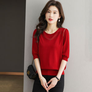 เสื้อยืดไหมน้ำแข็งสีแดงบางสำหรับผู้หญิง แขนยาวสามส่วน หลวมๆ ขนาดเล็ก เสื้อยืดฤดูใบไม้ผลิ 2024 เสื้อผ้าทำงานสไตล์เกาหลี