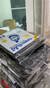 ถุงขยะ ตราจัมโบ้ ถุงดำ ตราจัมโบ้ ขนาด 30 x 40 นิ้ว บรรจุ 7 ใบ แบบบาง มีเชือกมัดปากถุง เนื้อเหนียว หอมกลิ่นมะนาว